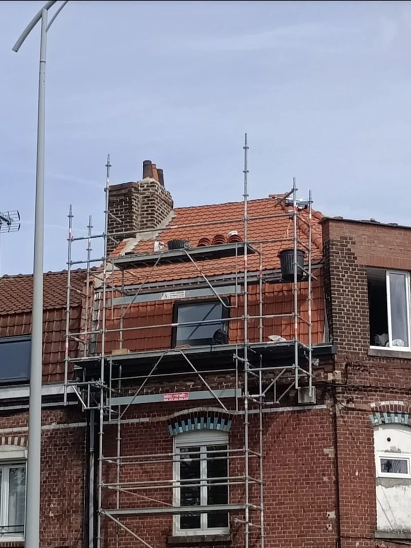 Chantier sous échafaudage